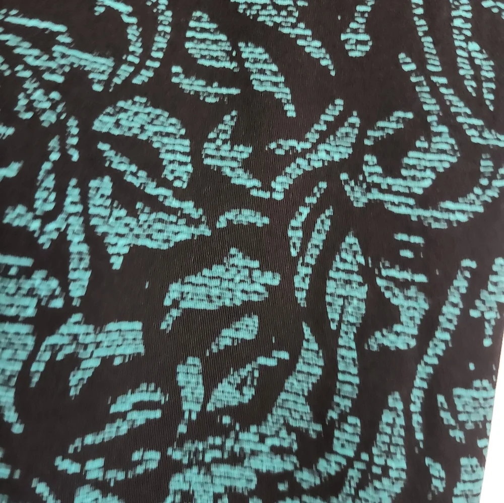 Absolutely gorgeous lululemon size 4 leggings 😍 - Picture 6 of 9